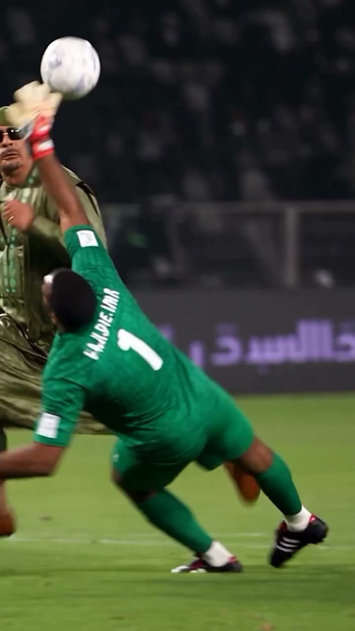 Ozil Legendary Solo Goal